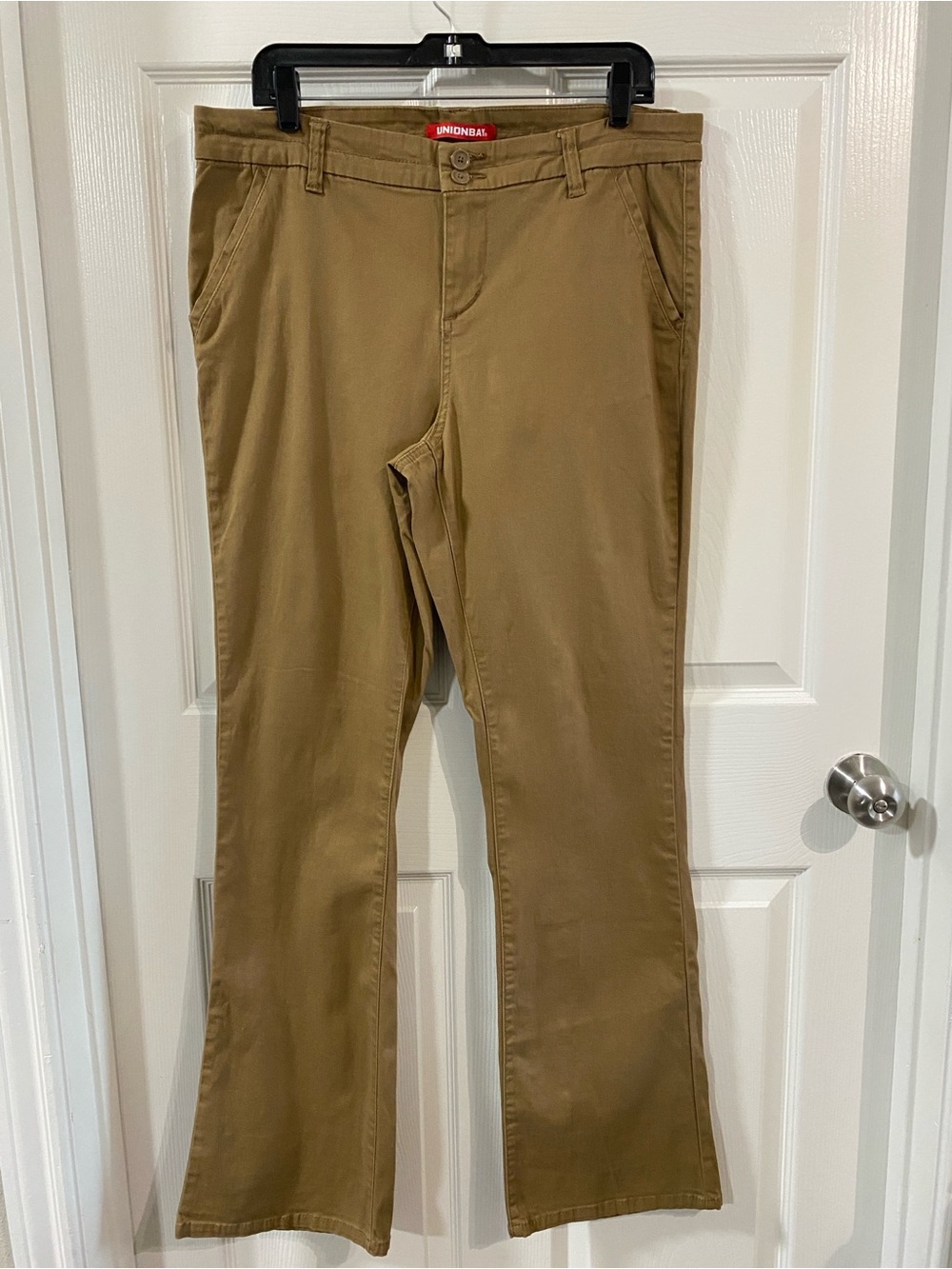 NWOT UNIONBAY Men’s Beige UnionBay twill bootcut casual pants with front pockets